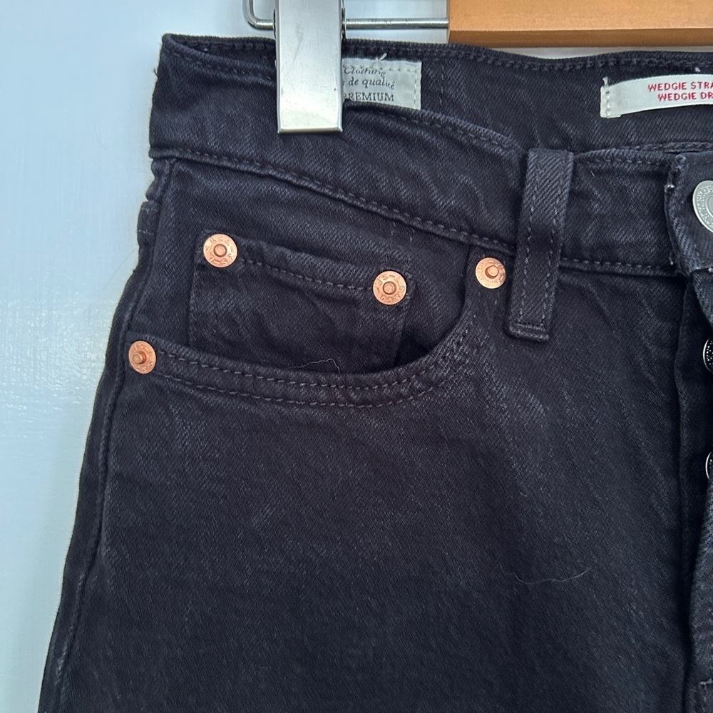 Women’s Levi’s Wedgie Straight Black Jeans Size 24 - Picture 4 of 10